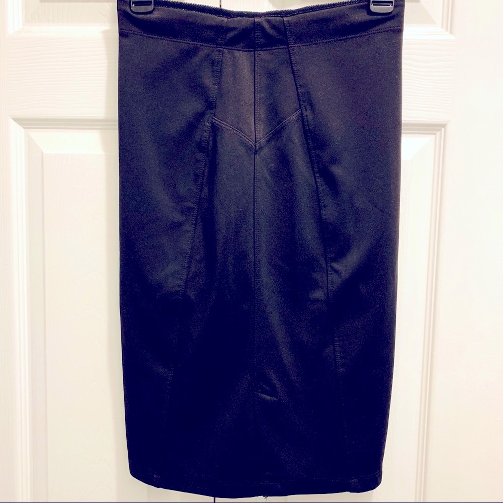 Daisy Fuentes Black Stretchy Pencil Skirt